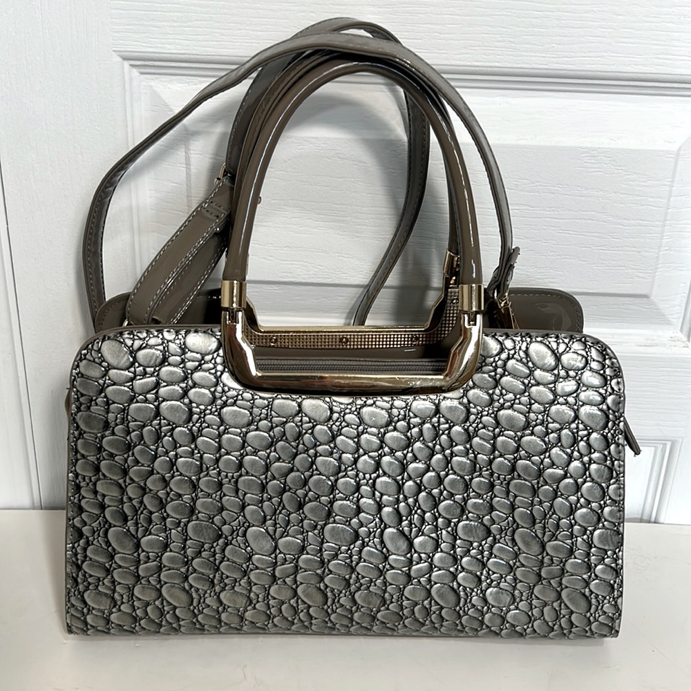 DION SILVER WITH GOLD HARDWARE HANDBAG CROSSBODY BAG ZIPPER CLOSURE